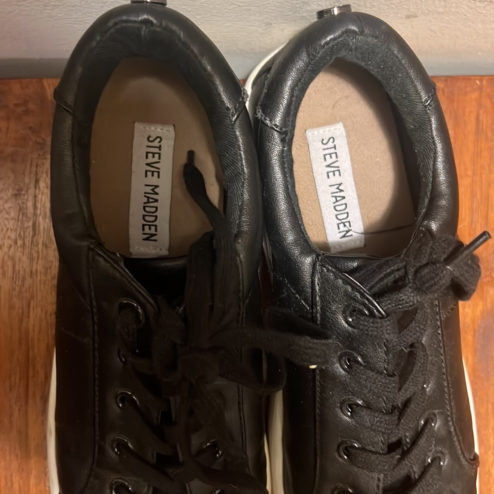 Black leather Steve Madden sneakers! - Picture 2 of 5